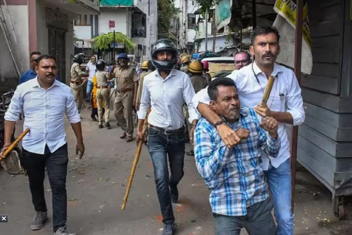 रामनवमी पर गुजरात-बंगाल समेत कई राज्यों में हिंसा, पुलिस का ताबड़तोड़ एक्शन, 74 गिरफ्तार, CCTV की मदद से की जा रही उपद्रवियों की पहचान