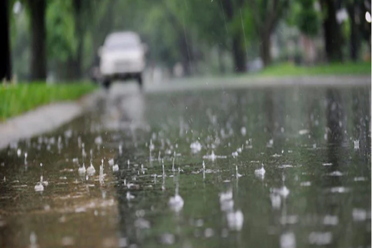 Weather Update: देश के  इन राज्यों में बारिश के आसार,  दिल्ली-NCR में होगी बूंदाबांदी, जानिए अपने शहर के मौसम का हाल