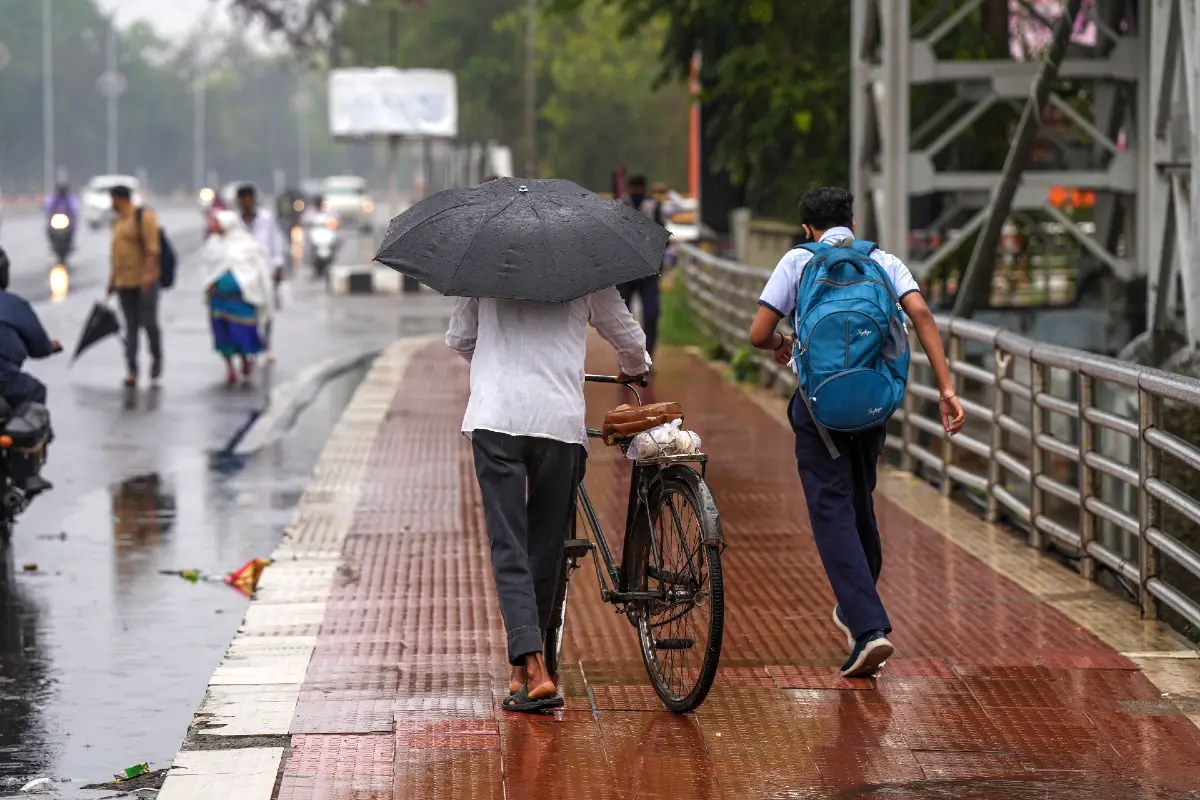 Delhi Rain: फरवरी की तपिश के बाद मार्च में बारिश ने मौसम सुहाना किया, जानें आगे मौसम कैसा रहेगा