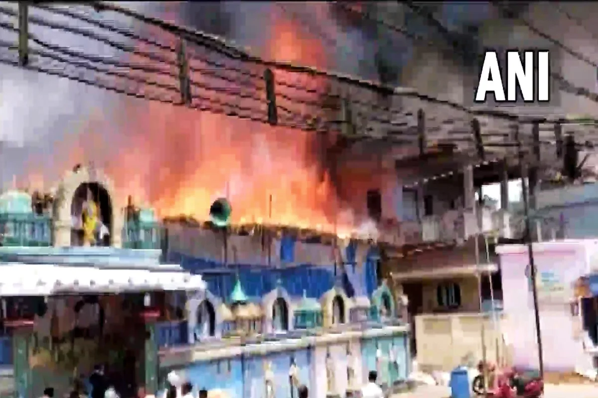 Andhra Pradesh Temple Fire: वेणुगोपाला स्वामी मंदिर में राम नवमी के उत्सव के दौरान लगी आग, हादसे के बाद मची अफरा तफरी