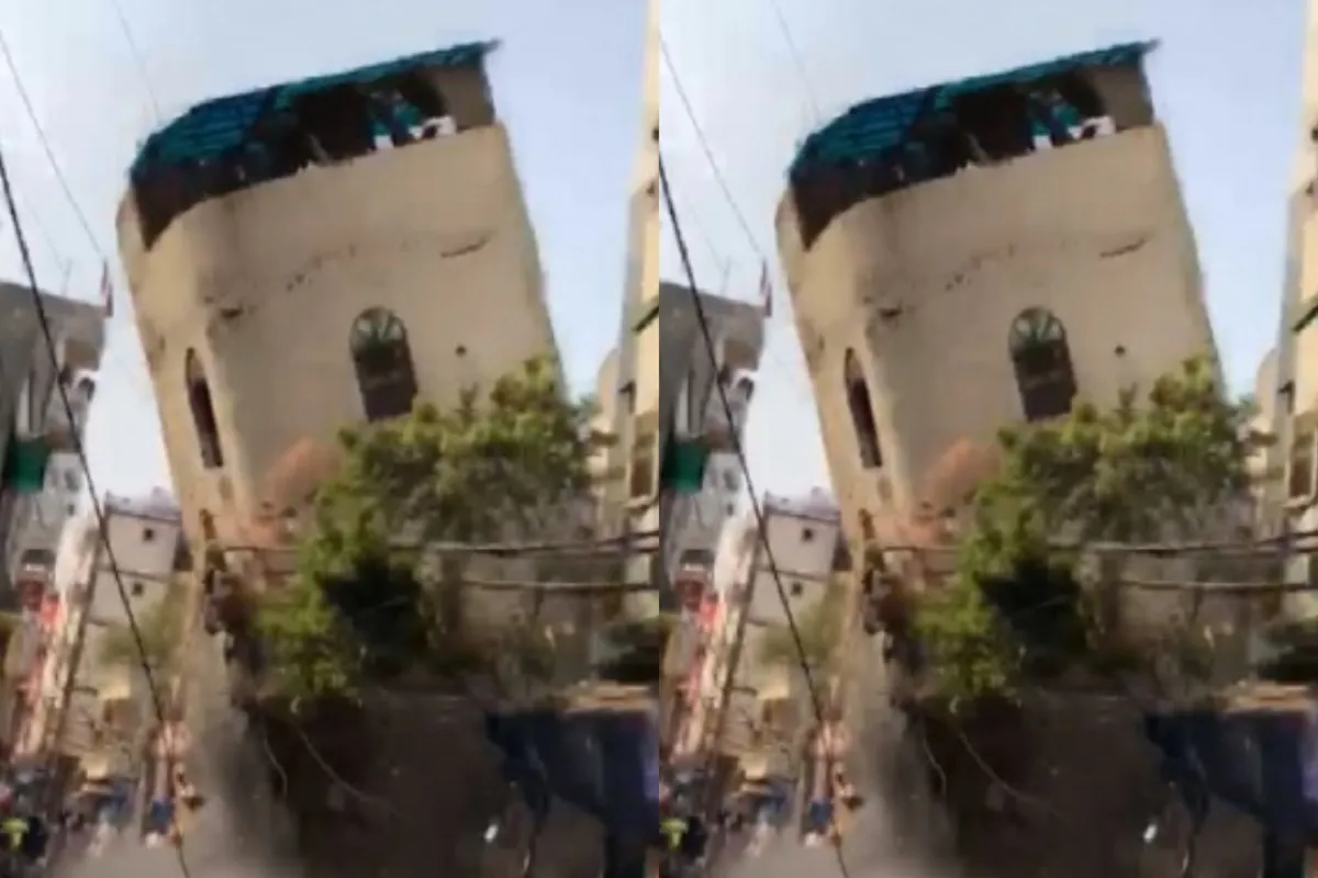 Delhi Building Collapse: दिल्ली के भजनपुरा में भरभराकर गिरी इमारत, देखें VIDEO