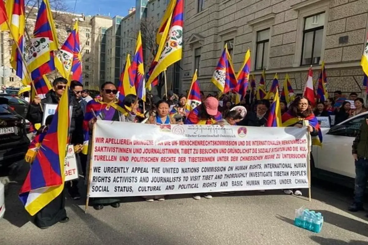राष्ट्रीय विद्रोह दिवस: चीन सरकार की ‘कठोर नीतियों’ और तिब्बत पर ‘अवैध कब्जे’ के विरोध में नारेबाजी, तिब्बतियों ने सीसीपी के खिलाफ किया विरोध प्रदर्शन