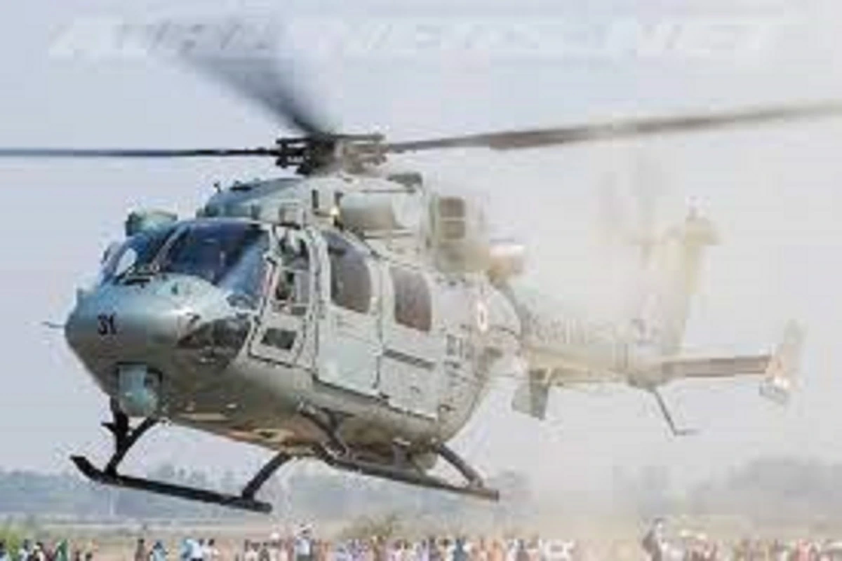 भारतीय नौसेना का हेलीकॉप्टर हुआ दुर्घटना का शिकार, चालक दल के तीन सदस्यों को बचा गया, जांच के आदेश जारी
