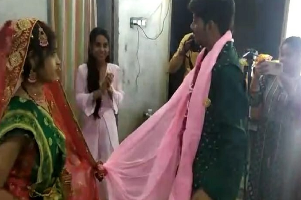 UP News: ईद से पहले ही कर लिया धर्म परिवर्तन, हिंदू लड़के से रचाई शादी, वायरल हुआ नवविवाहित जोड़ों का डांस वीडियो