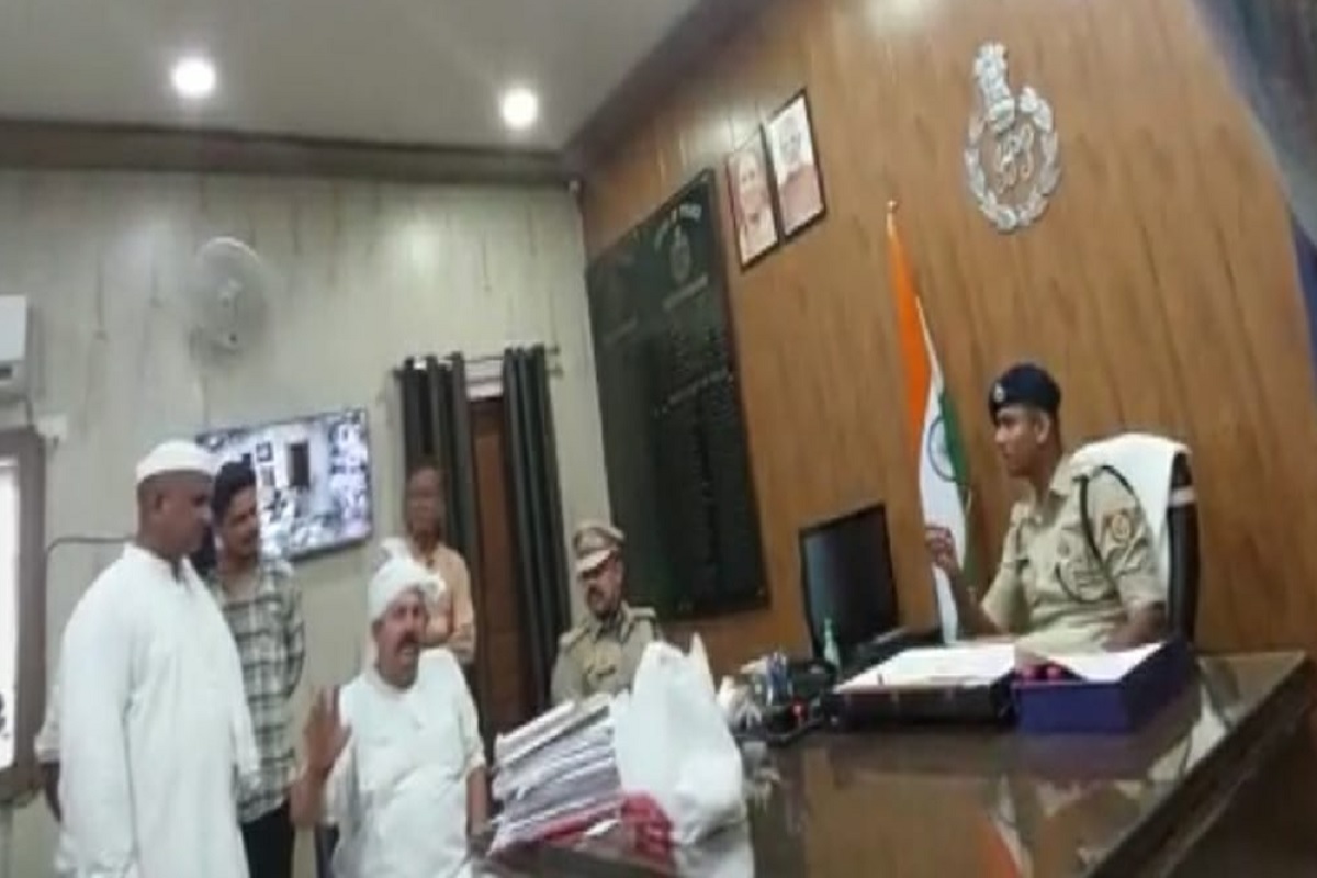 UP News: किसान नेता टिकैत और SSP मुजफ्फरनगर के बीच हुई हॉट-टॉक, पुलिस पर लगाया तानाशाही का आरोप, वीडियो वायरल