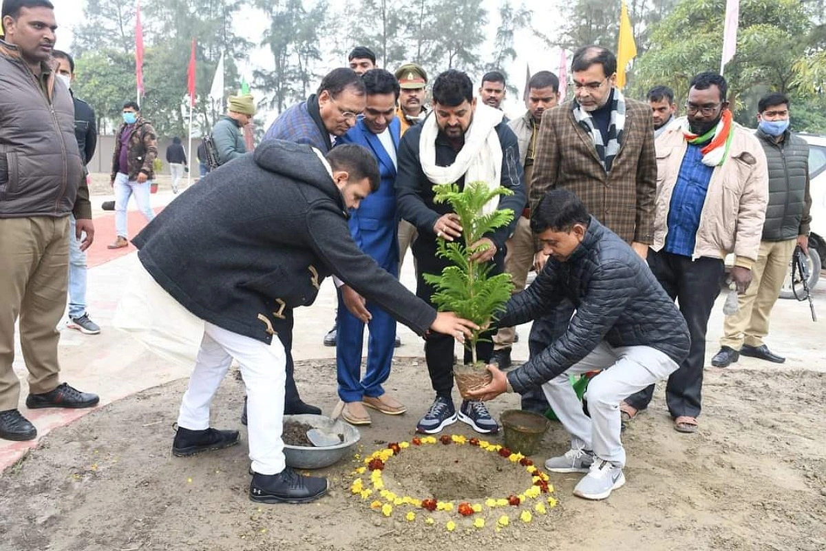 BJP MLA had to join hands in front of IPS Anukriti Sharma