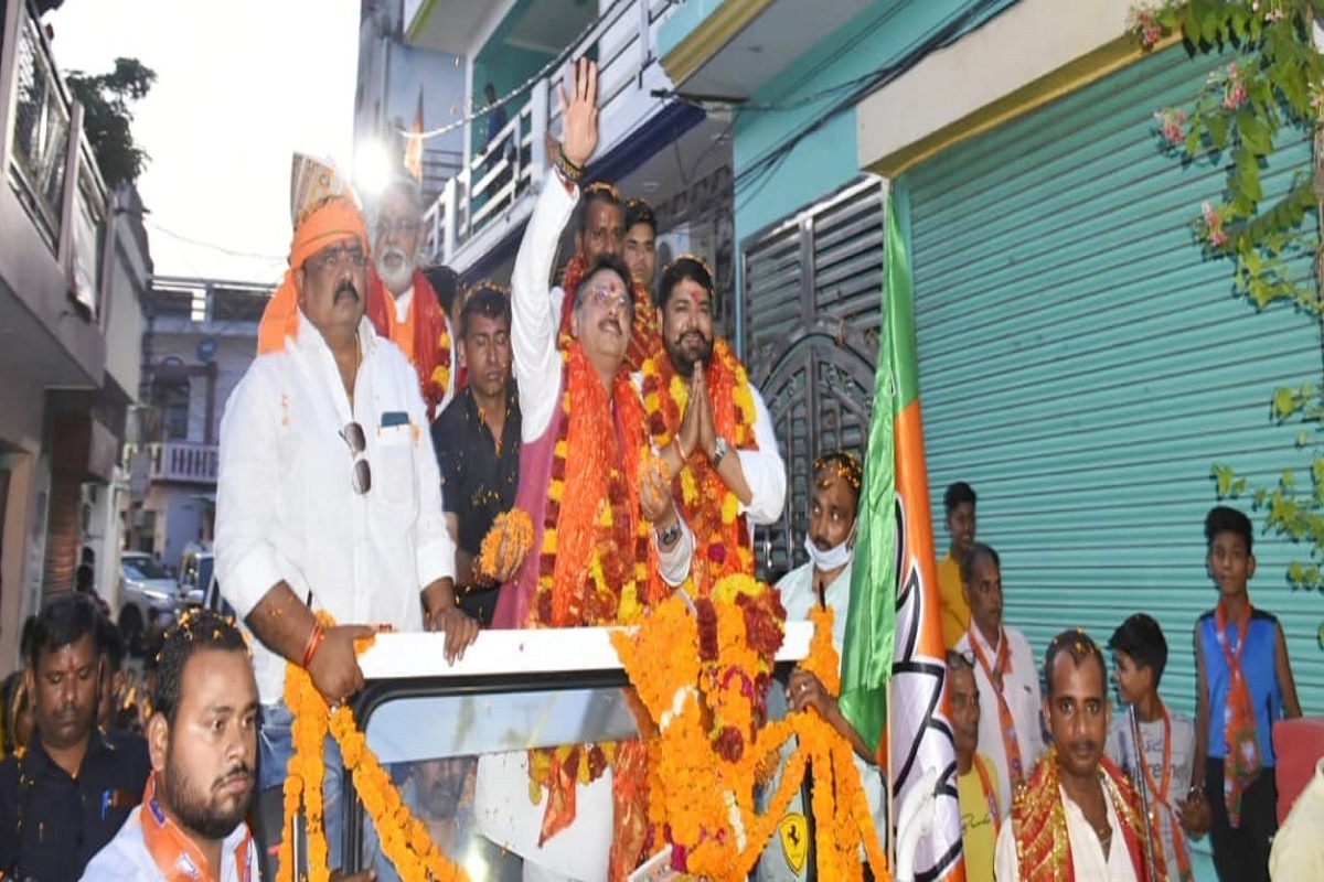 UP Nikay Chunav 2023: “भारी बहुमत से भाजपा जीत रही है चुनाव”, नगर निकाय चुनाव का प्रचार करते हुए विधायक राजेश्वर सिंह ने किया दावा