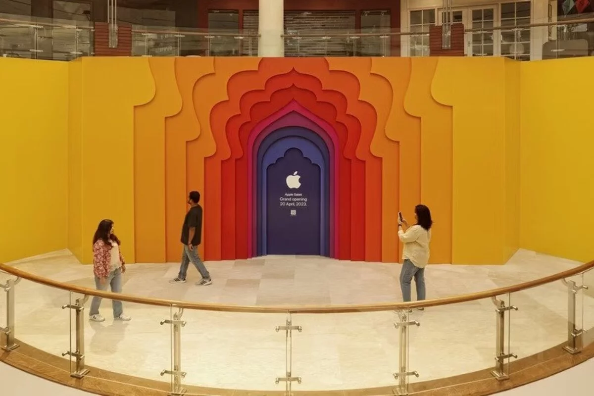 Apple Store Saket: दिल्ली में खुला देश का दूसरा एप्पल स्टोर, सीईओ कुक ने ग्राहकों का किया स्वागत