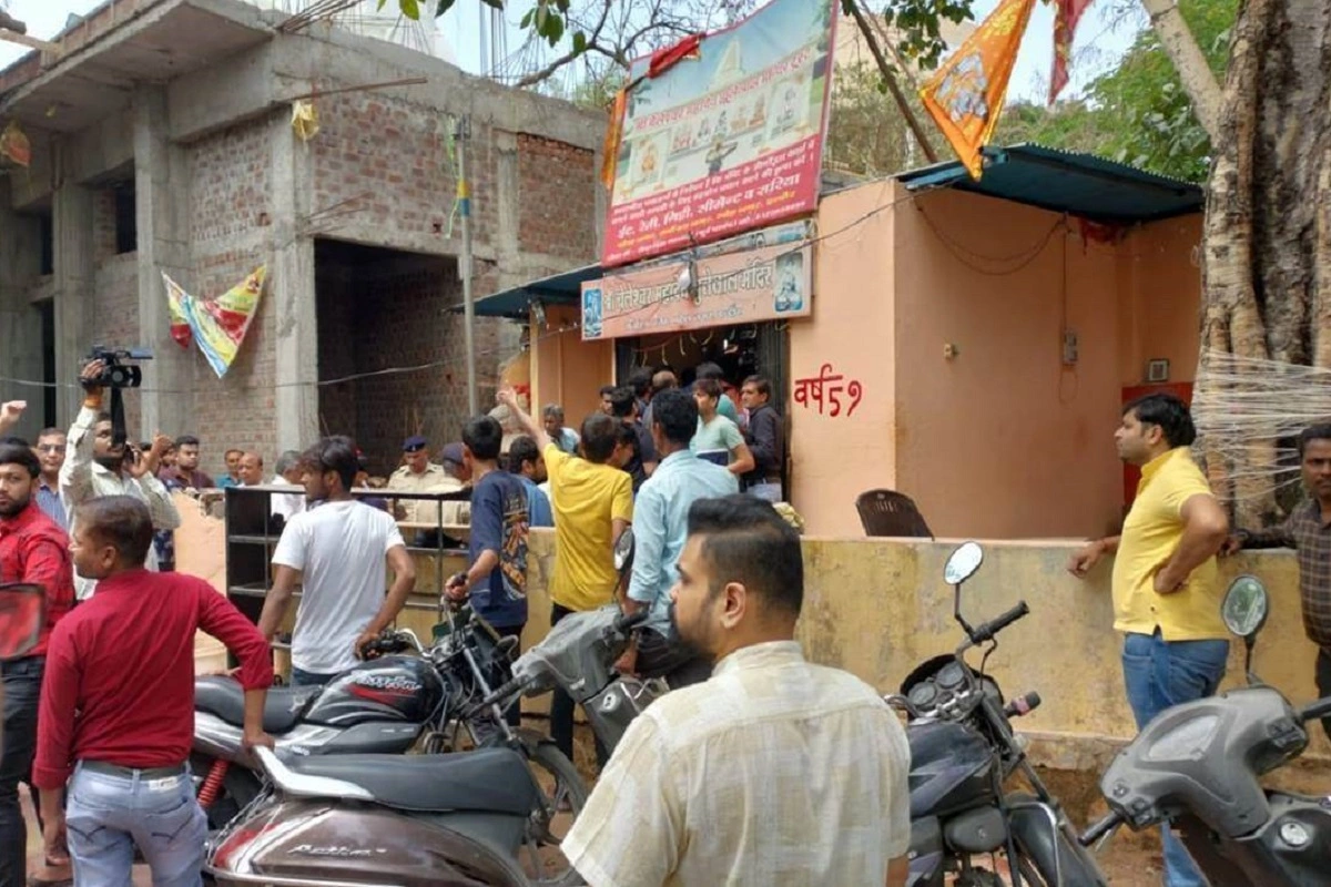 indore temple collapsed