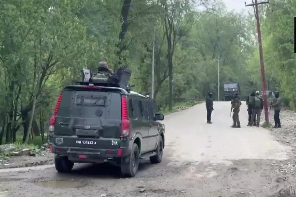 Jammu and Kashmir: बारामूला में सुरक्षाबलों ने मुठभेड़ में मार गिराए लश्कर के दो आतंकी, सर्च ऑपरेशन जारी