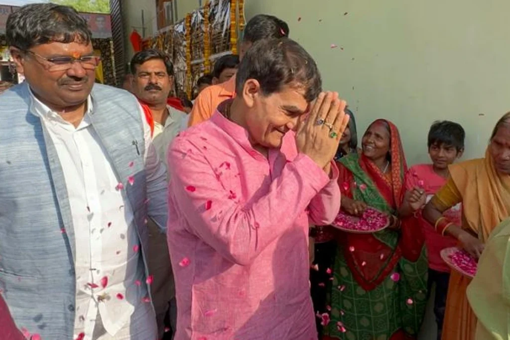 up nikay chunav
