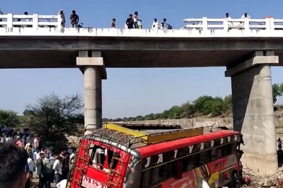 Khargone Bus Accident: खरगोन हादसे में अब तक 25 लोगों की मौत, 30 से अधिक घायल