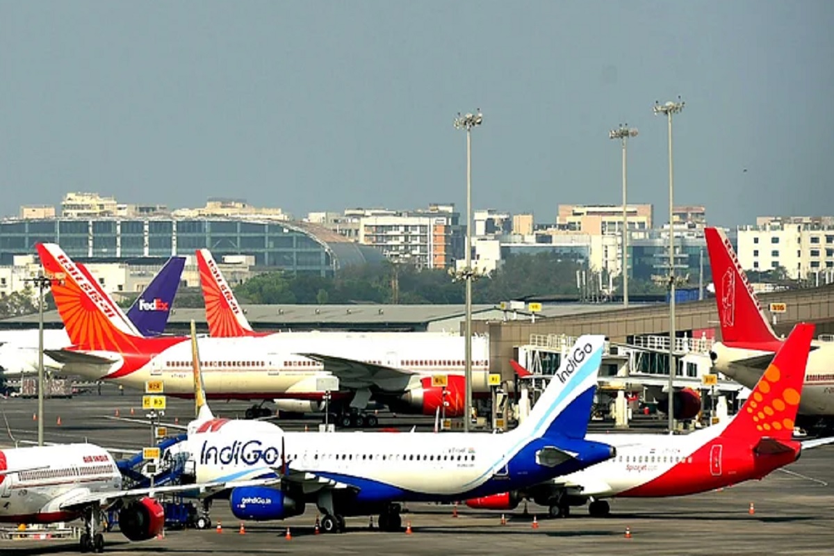 Lucknow: लखनऊ एयरपोर्ट के आस-पास से हटेंगे मीट की दुकानें, अवैध पार्किंग और ऊंची इमारतों पर भी होगी कार्रवाई