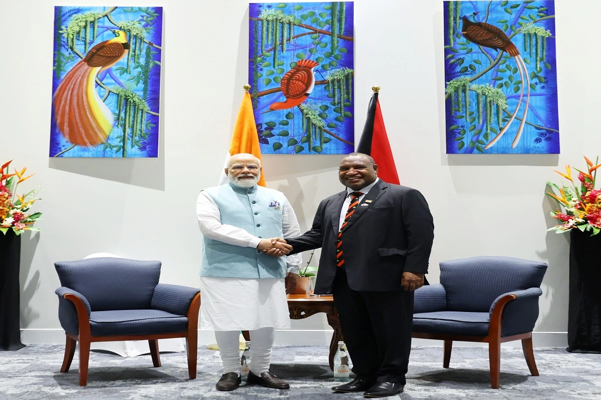 PM मोदी का पैर छूने वाले जेम्स मारेप की कहानी, जानिए पापुआ न्यू गिनी भारत के लिए क्यों है खास, चीन के भीतर क्यों मची है खलबली?