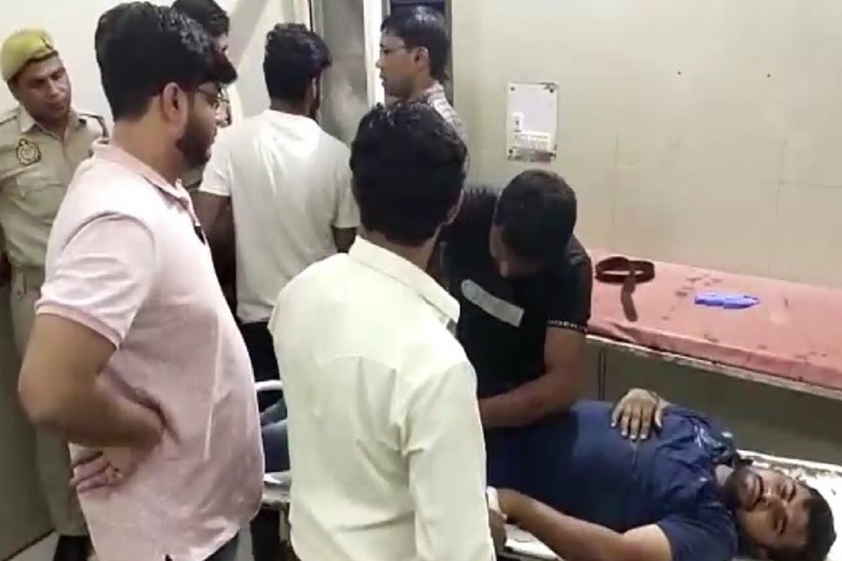 UP Nikay Chunav 2023: फिरोजाबाद में मतदाता पर्ची को लेकर हुआ विवाद, सपा प्रत्याशी के बेटे को मारी गोली