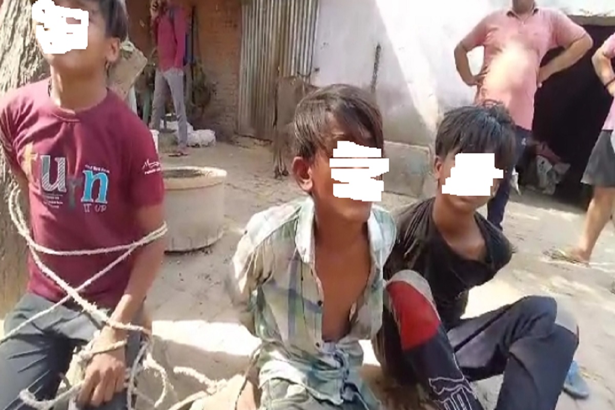 UP News: बागपत में चोरी करने पर बच्चों को दी गई तालिबानी सजा, वीडियो हुआ वायरल, मामले की जांच में जुटी पुलिस