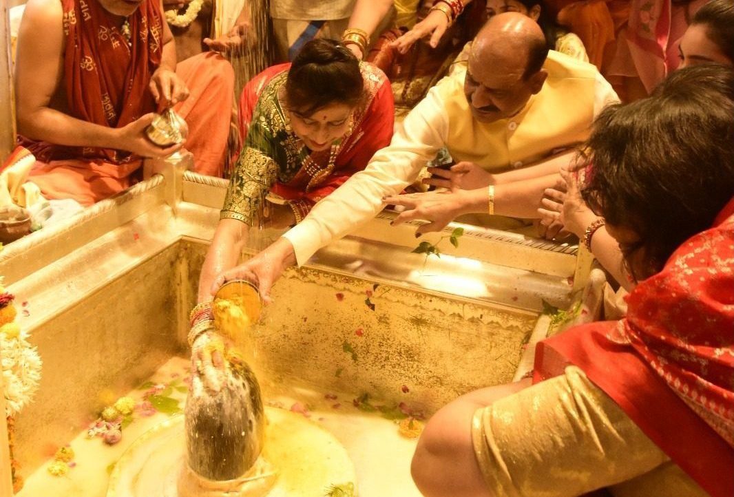 Varanasi: काशी विश्वनाथ मंदिर में लोकसभा स्पीकर ओम बिरला ने की पूजा-अर्चना