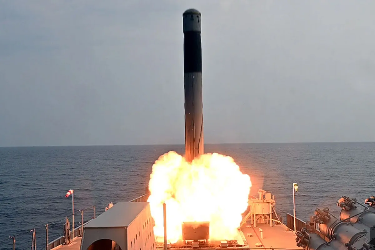 इंडियन नेवी ने किया ब्रह्मोस सुपरसोनिक मिसाइल का परीक्षण, आंख उठाकर नहीं देख पाएंगे दुश्मन!