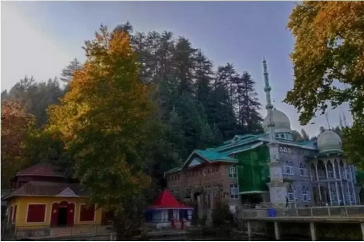 सद्भाव का प्रतीक, जम्मू कश्मीर के कुपवाड़ा में भव्य मस्जिद और मंदिर साझा करते है एक प्रांगण