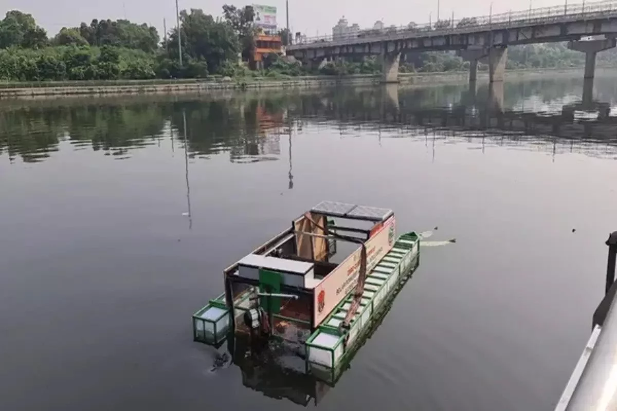 Robotic Boat in lucknow: अब रोबोटिक बोट करेगी गोमती नदी की सफाई, एक घंटे में निकलेगा 200 किलो कचरा