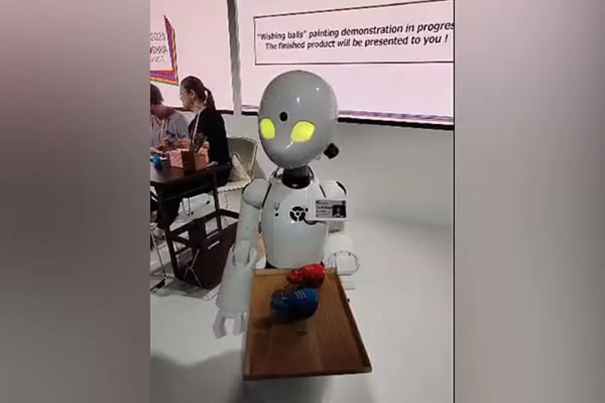 “नमस्ते टू इंडिया” हिरोशिमा में जी 7 शिखर सम्मेलन में तैनात रोबोट ने किया स्वागत