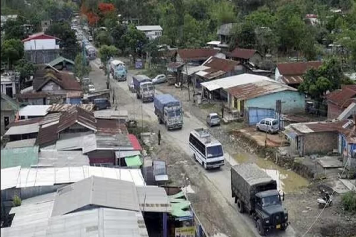 Manipur Violence: मणिपुर में फिर भड़की हिंसा, सेना ने संभाला मोर्चा, पांच दिन के लिए इंटरनेट सेवाएं बंद