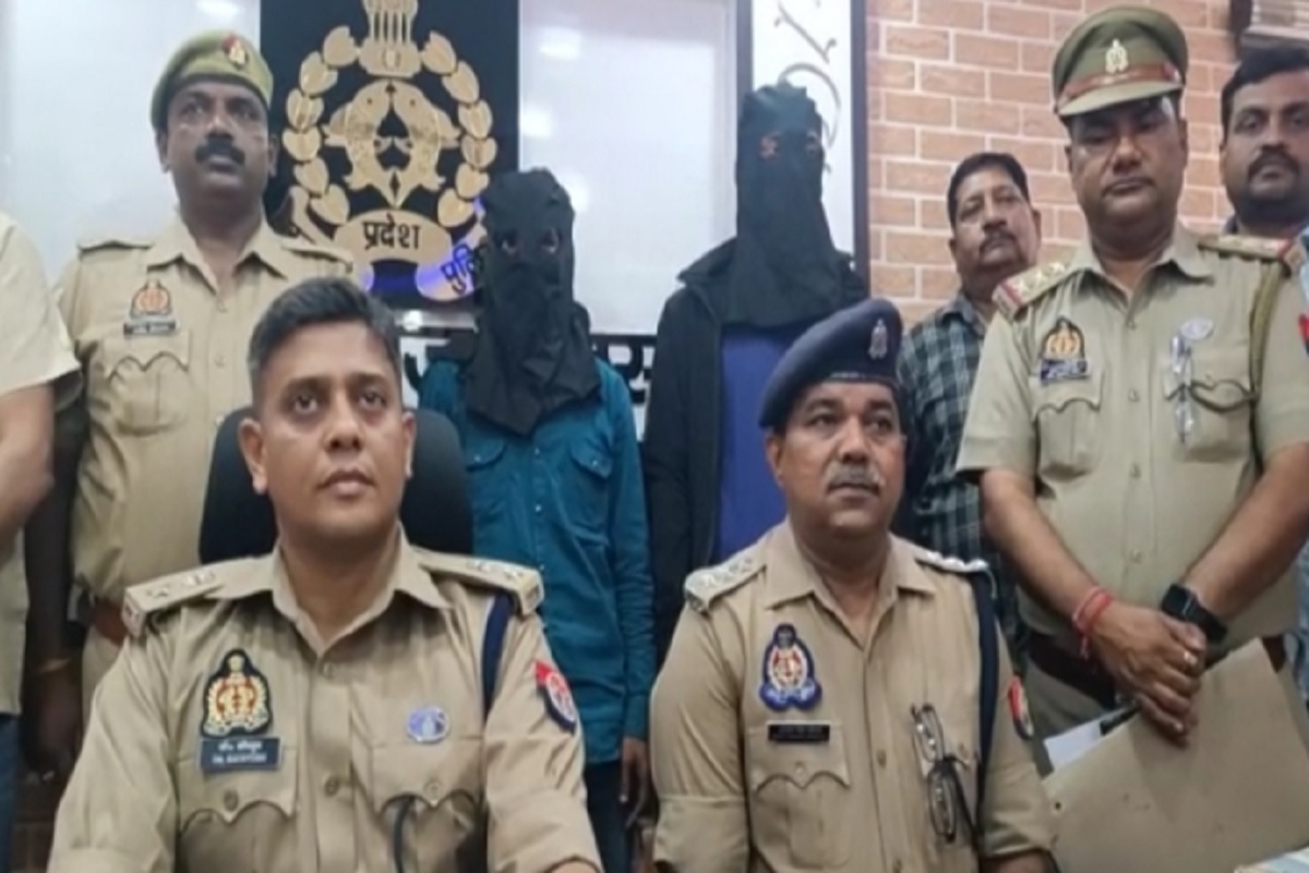 UP News: महराजगंज में एसओजी और पुलिस का जॉइंट ऑपरेशन, 9.80 करोड़ की चरस के साथ दो तस्करों को किया गिरफ्तार