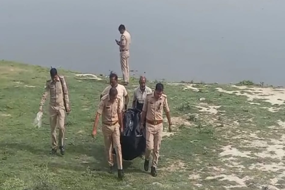 Agra News: अंतिम संस्कार के बाद यमुना नदी में नहाने गए चार युवक डूबे, तीन शव बरामद, एक लापता