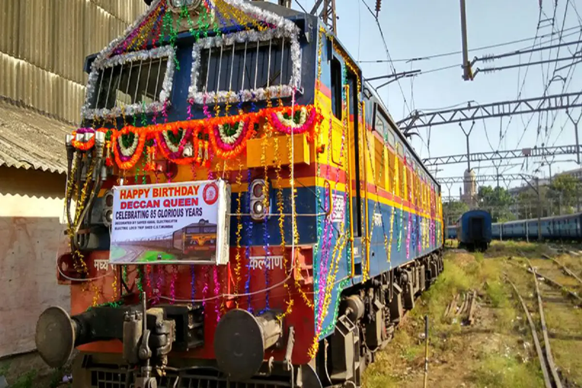 India’s First Deluxe train: देश की पहली डीलक्स ट्रेन 93 साल की हुई , केक काटकर रेलवे अधिकारियों ने किया बर्थडे सेलिब्रेट