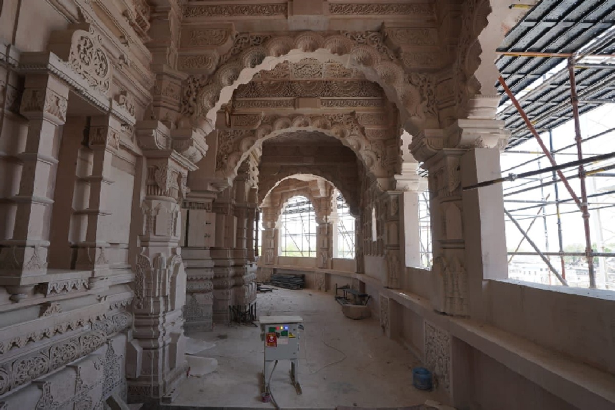 Ayodhya: राम मंदिर के छत की ढलाई का काम पूरा, दीवारों पर शानदार नक्काशी, जानिए आमजन कब से कर पाएंगे रामलला के दर्शन