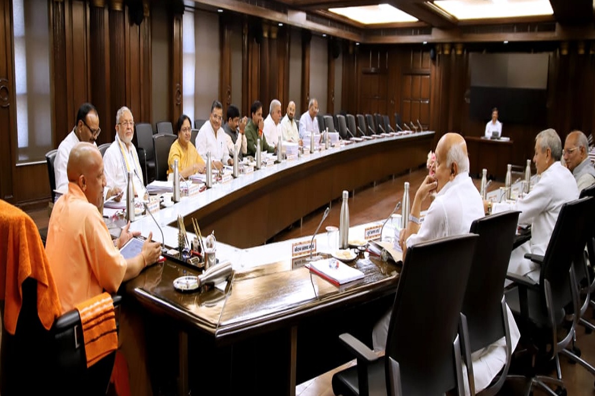 UP Cabinet Meeting: दीवाली से पहले अयोध्या में आज होगी योगी कैबिनेट की बैठक, रामलला के दर्शन के बाद लिए जा सकते हैं महत्वपूर्ण फैसले