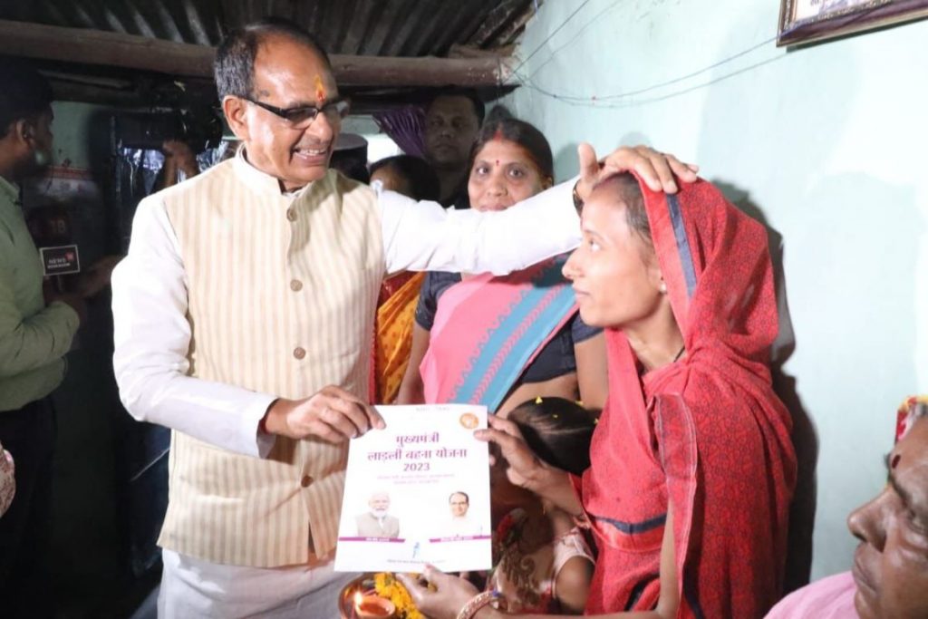 MP News: सीएम शिवराज सिंह के साथ लाडली बहना