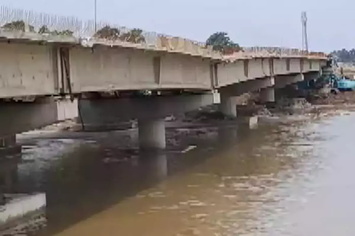 Bihar News: बिहार में फिर निर्माणाधीन पुल के साथ हुआ ‘खेल’, किशनगंज में मेची नदी पर बन रहे ब्रीज का पाया धंसा