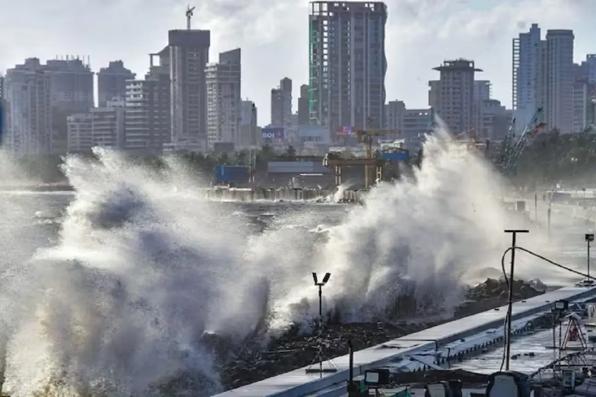 Cyclone Biparjoy: खतरनाक हुआ चक्रवाती तूफान बिपरजॉय, आज 2.30 बजे जखाऊ बंदरगाह से टकराने का अनुमान