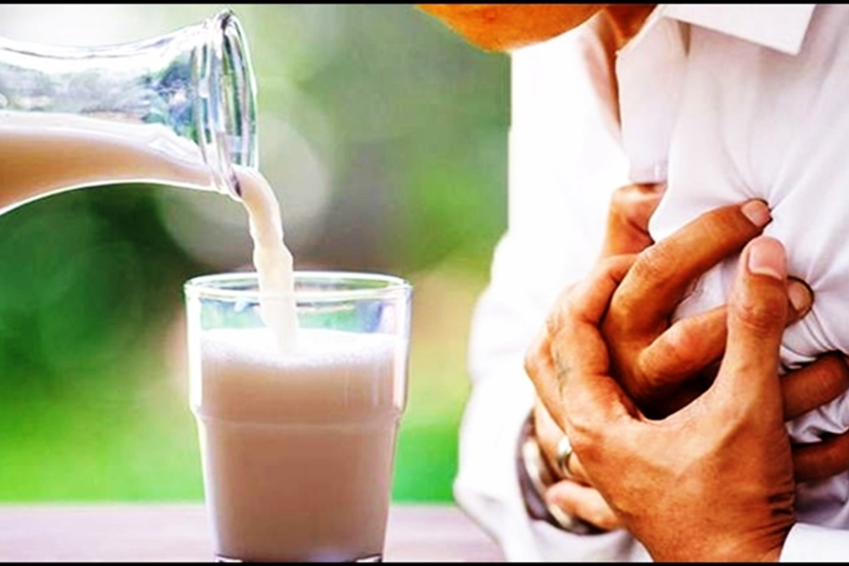 High Cholesterol: क्या दूध पीने से बढ़ता है कोलेस्ट्रॉल लेवल? जानिए क्या है सच्चाई