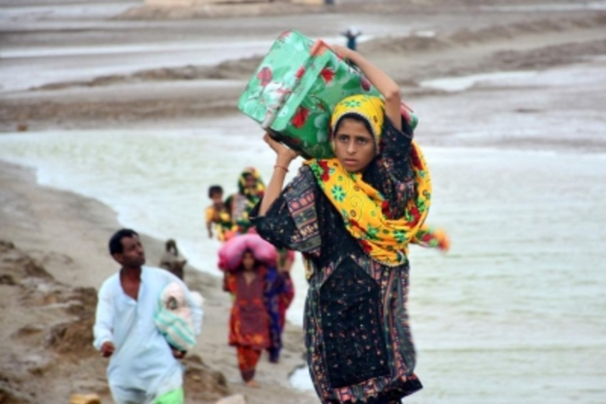 चक्रवात बिपरजॉय के कहर से बचने की तैयारी में पाक, सुरक्षित इलाकों में भेजे जा रहे लोग