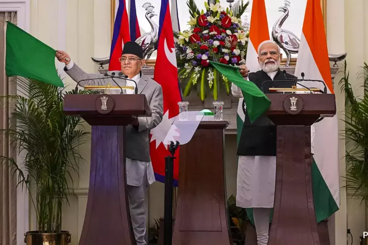 पीएम मोदी और नेपाली समकक्ष पुष्प कमल ने कार्गो ट्रेन को दिखाई हरी झंडी, दोनों देशों के बीच नए रेल प्रोजक्ट पर बनी सहमती