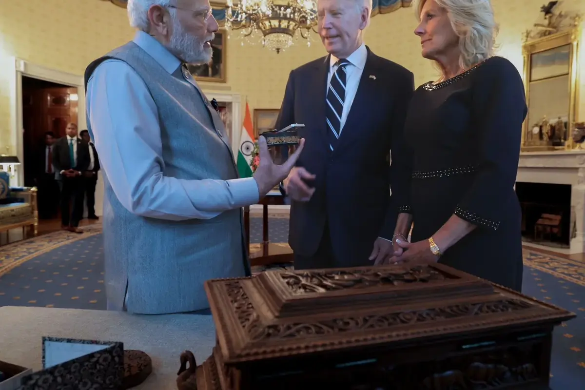 PM Modi In US: प्रधानमंत्री ने जिल बाइडेन को भेंट किया 7.5 कैरेट का ग्रीन डायमंड, राष्ट्रपति को तोहफे में दी ये चीजें…