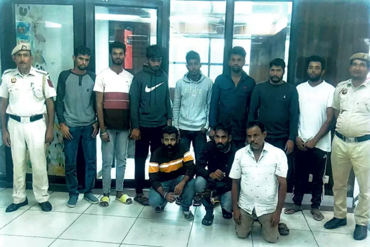 अवैध तरीके से लोगों को विदेश भेजने वाले गिरोह का पर्दाफाश, दो एजेंट गिरफ्तार, 10 श्रीलंकाई नागरिकों को भेजने की थी तैयारी