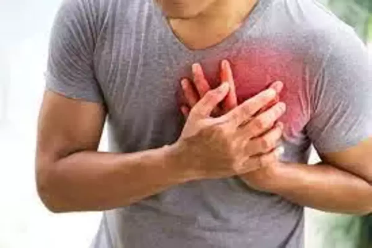 Heart Attack Sign: इन कारणों से पड़ते हैं दिल के दौरे, जानें हार्ट अटैक का क्या होता है संकेत