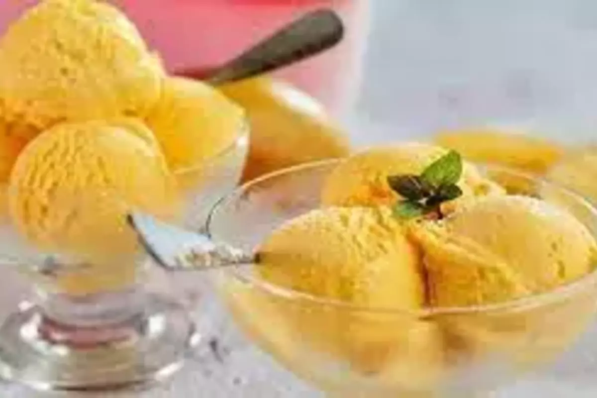Eggless Mango Ice Cream: हीट वेव में पेट को रखना है ठंडा तो घर पर बनाएं  एगलेस मैंगो आइसक्रीम, जानें इसकी रेसिपी