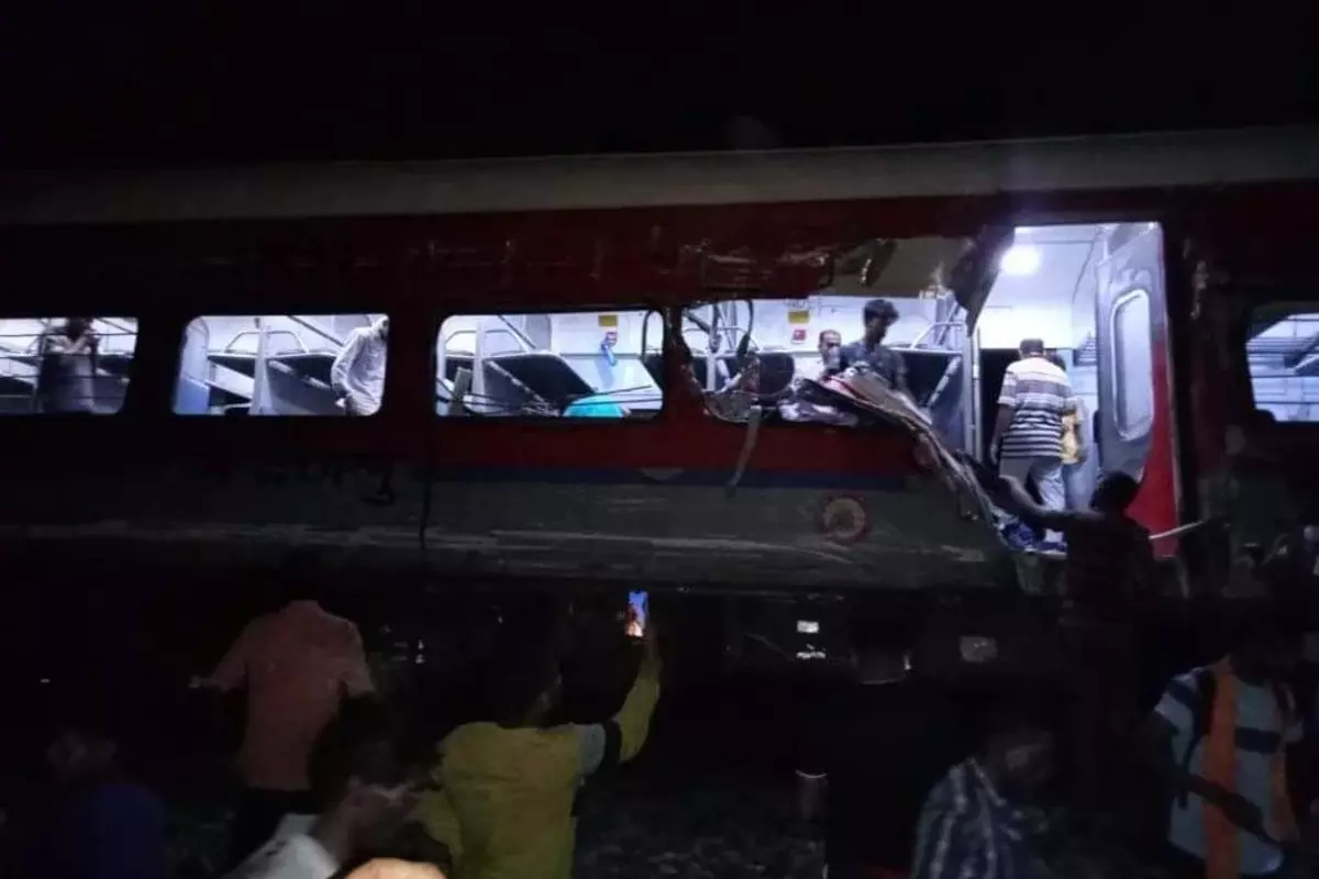 Odisha Train Accident:  मालगाड़ी से टकराई कोरोमंडल एक्सप्रेस, 50 यात्रियों की मौत की आशंका, 180 से ज्यादा घायल, हेल्पलाइन नंबर जारी