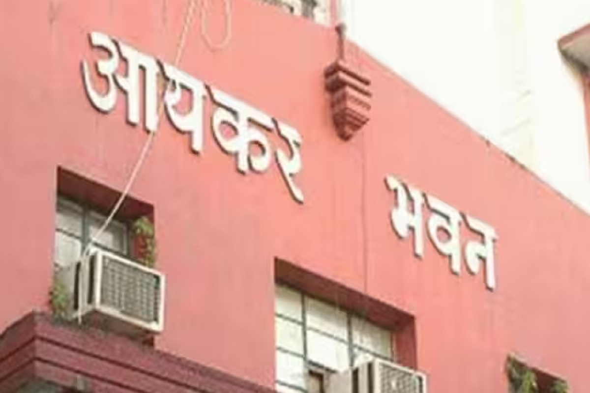 Noida News: रियल एस्टेट कंपनी के नोएडा परिसर में आयकर विभाग की छापेमारी, घोटाले और धोखाधड़ी में मामला दर्ज