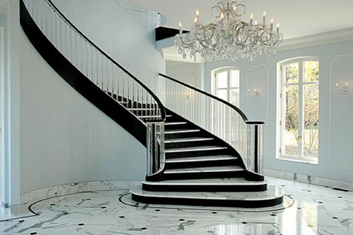 तरक्की की सीढ़ियां चढ़ने के लिए सही होनी चाहिए घर में बनी सीढ़ियां, जानें सही दिशा और खास बातें