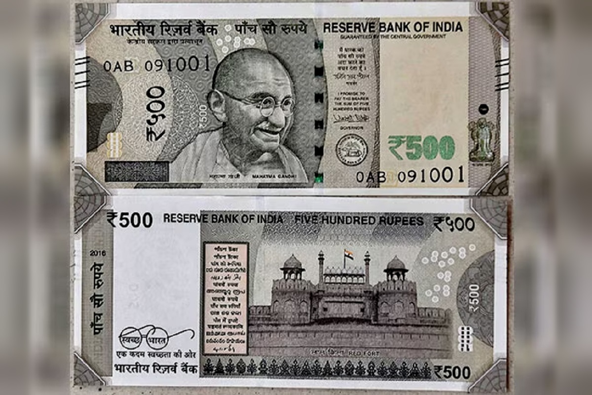 दिल्ली में चोरों की हैरान करने वाली करतूत- घर में चुराने को नहीं मिला कीमती सामान तो दरवाजे पर रख गए 500 रुपये का नोट