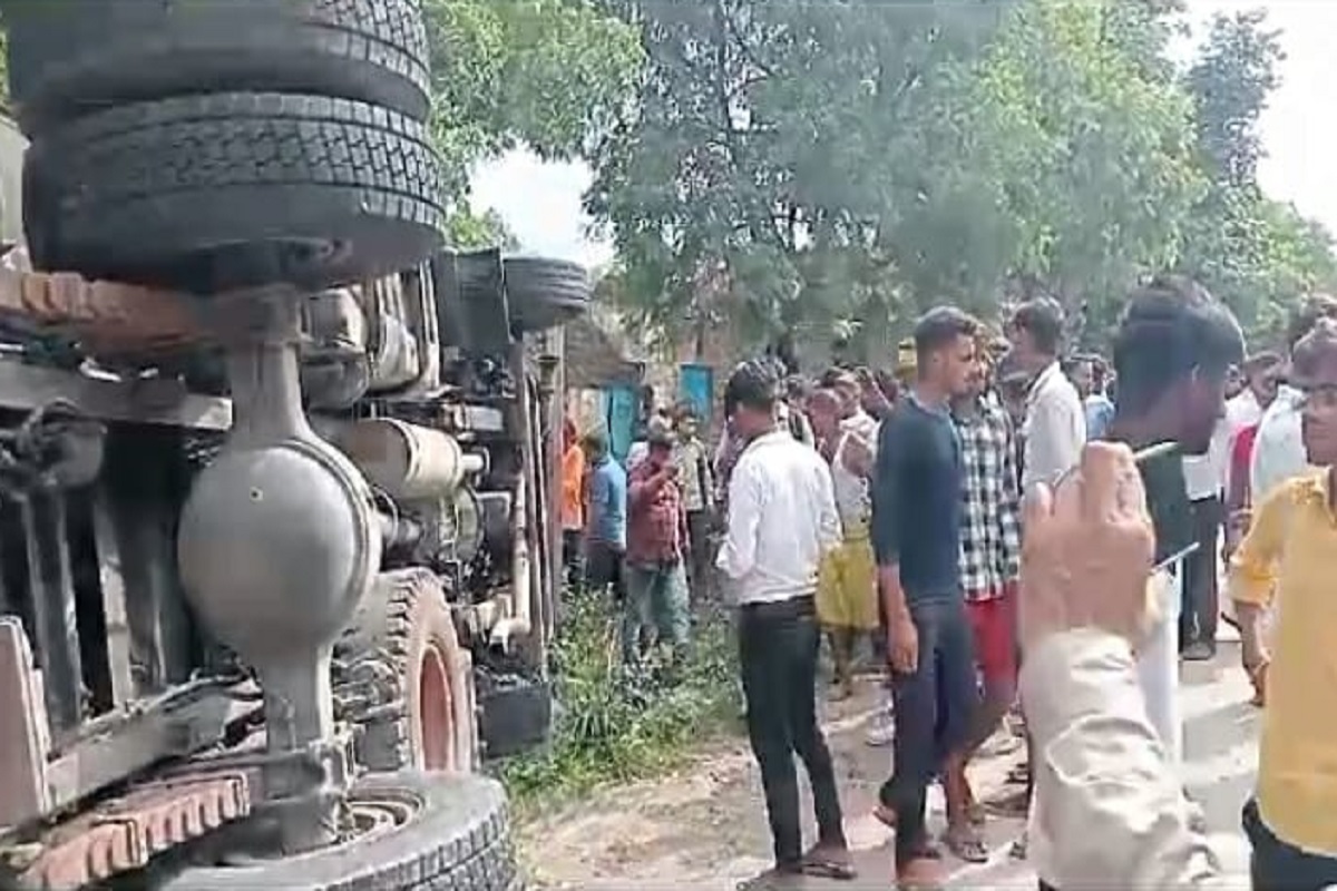 UP News: प्रतापगढ़-लखनऊ-वाराणसी हाइवे पर भीषण हादसा, टैंकर-टेंपो की टक्कर में मासूम बच्ची समेत 9 की मौत, सीएम योगी ने आर्थिक मदद का किया ऐलान