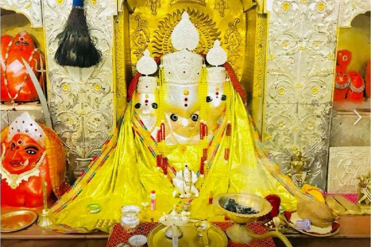 पीताम्बरा पीठ पर इंदिरा गांधी से लेकर अटल बिहारी बाजपेयी तक टेक चुके हैं मत्था, माना जाता है राज सत्ता की देवी