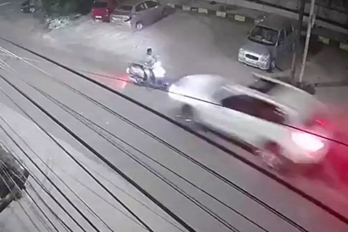 Hyderabad Hit And Run: तेज रफ्तार BMW ने स्कूटी सवार को रौंदा, नशे में धुत महिला चालक मौके से फरार