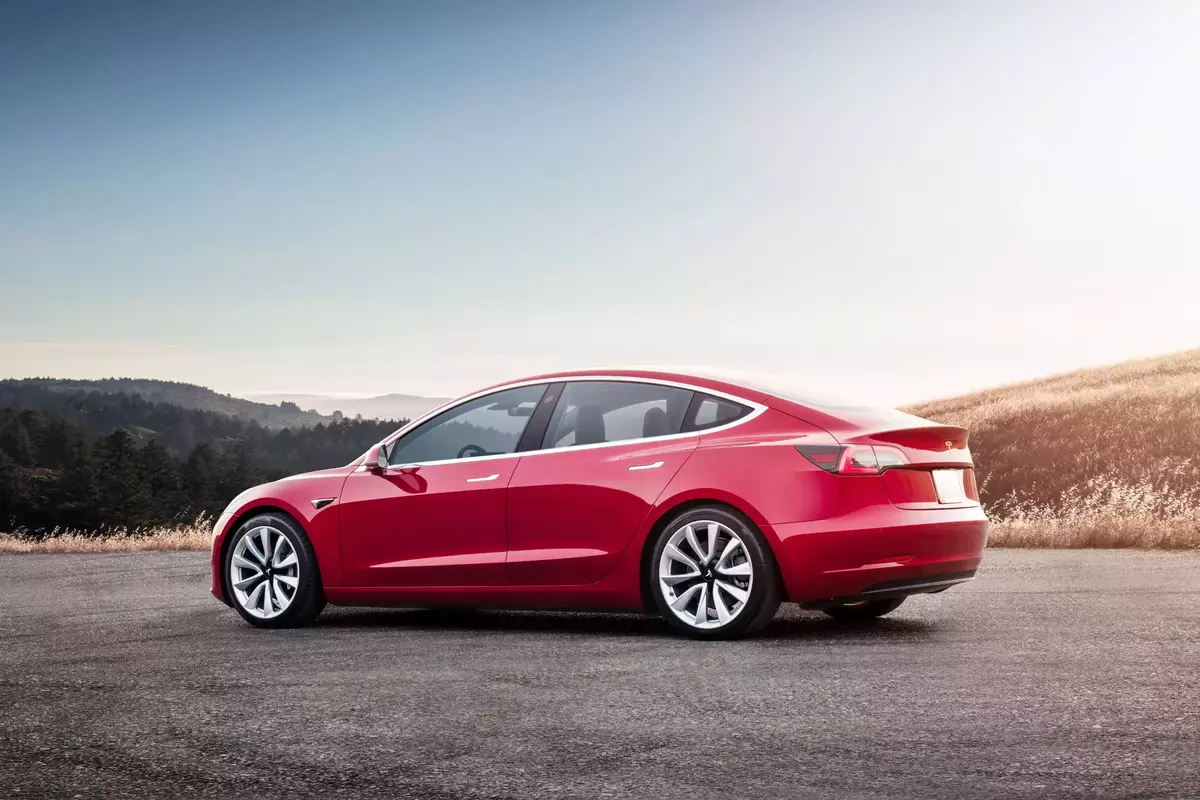 भारतीय बाजार में Tesla जल्द उतारेगी मॉडल 3 कार, इतनी हो सकती है कीमत