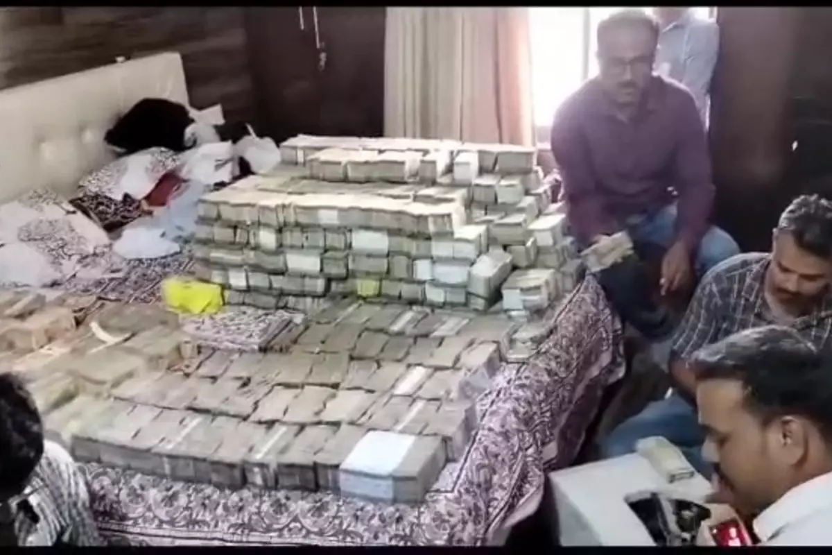 5 के चक्कर में व्यवसायी ने गंवाए 58 करोड़, दुबई भागे सट्टेबाज के घर से 17 करोड़ कैश, 4 किलो सोना, 200 किलो चांदी बरामद
